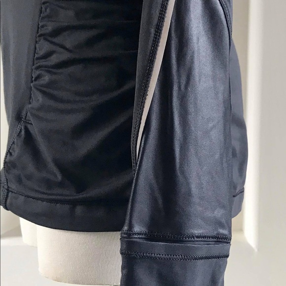 Lululemon Black 1/2 Zip Pullover - Picture 5 of 5